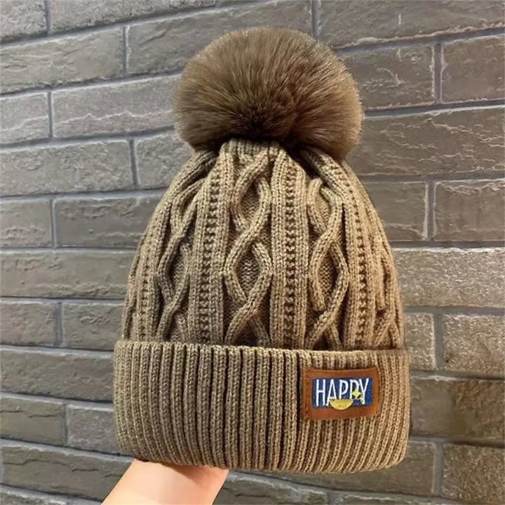 Gorro con pompones chic