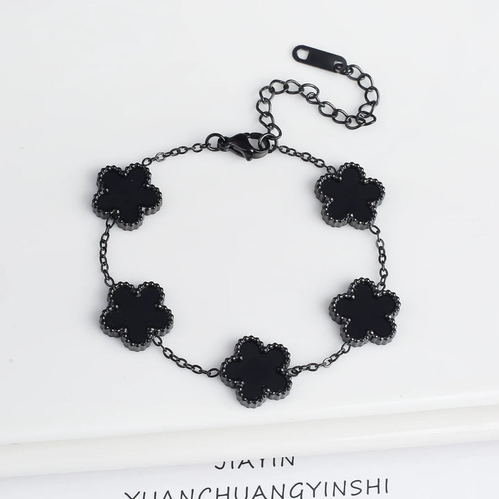 DoradoEncanto: Pulsera Ajustable de Trébol de Cinco Hojas