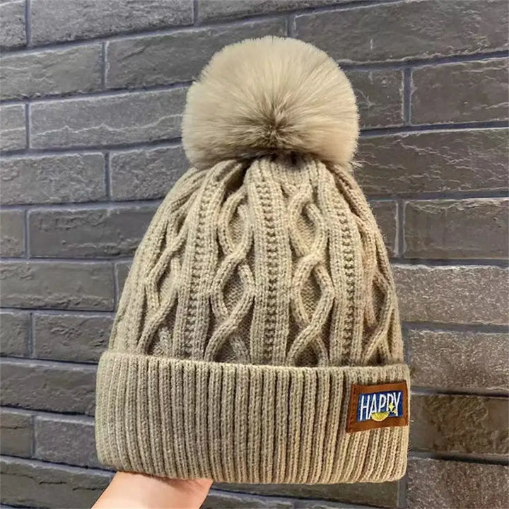 Gorro con pompones chic